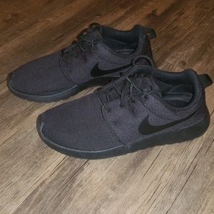 Nike Roshe Sneakers sz 8